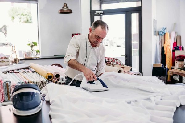 What are the best UK campsites for experiencing local arts and crafts workshops?