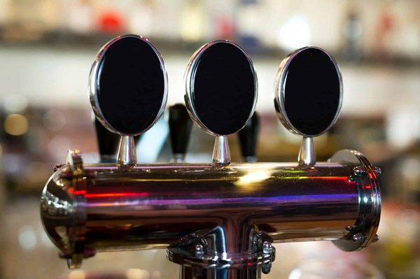 Where can you find guided tours focusing on the historical pubs of London?